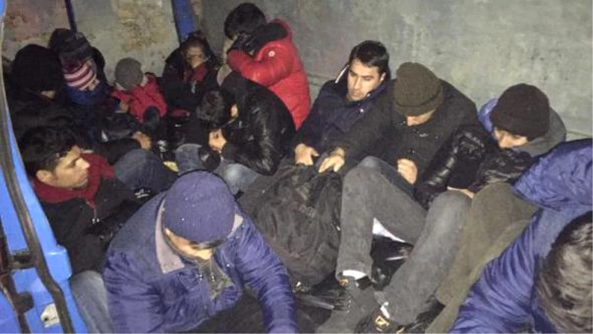 Edirne\'de 48 Kaçak Yakalandı, 3 Organizatör Tutuklandı