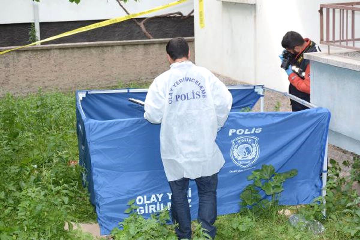 Evin Bahçesinde Ölü Bulundu