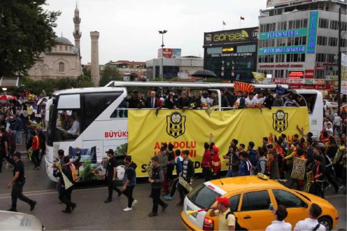 Evkur Yeni Malatyaspor Kupasını Aldı