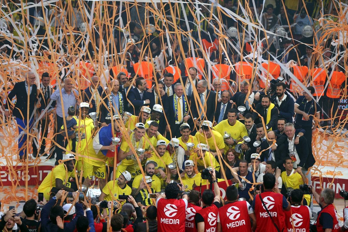 Fenerbahçe\'de THY Avrupa Ligi Şampiyonluğu Sevinci