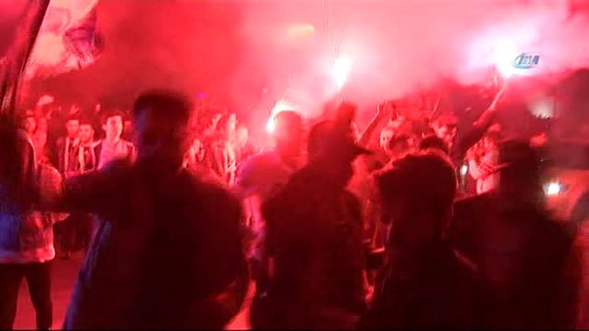 Fenerbahçe Taraftarlardan Ali Koç\'a Yoğun İlgi
