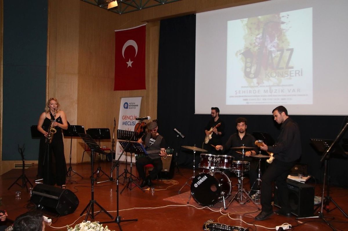 Gençlik "Caz"La Buluştu