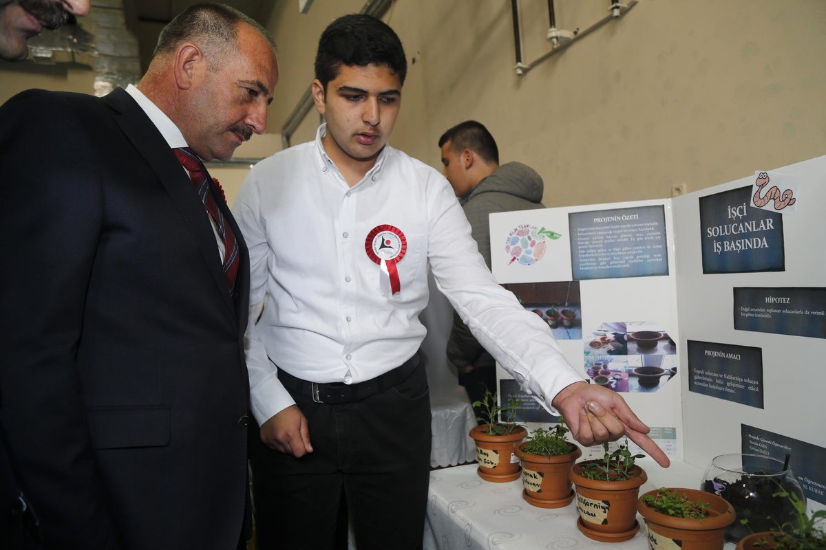 Gölbaşı\'nda Tübitak Bilim Fuarı Açıldı