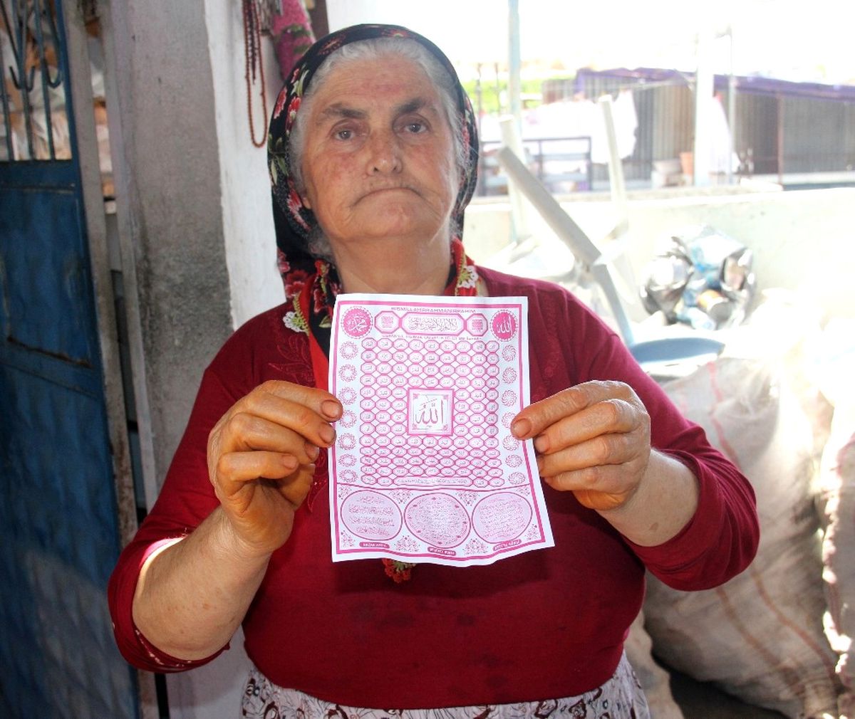 Hacca Gitmeye Hak Kazandınız" Denilerek Bin Lirası Dolandırıldı