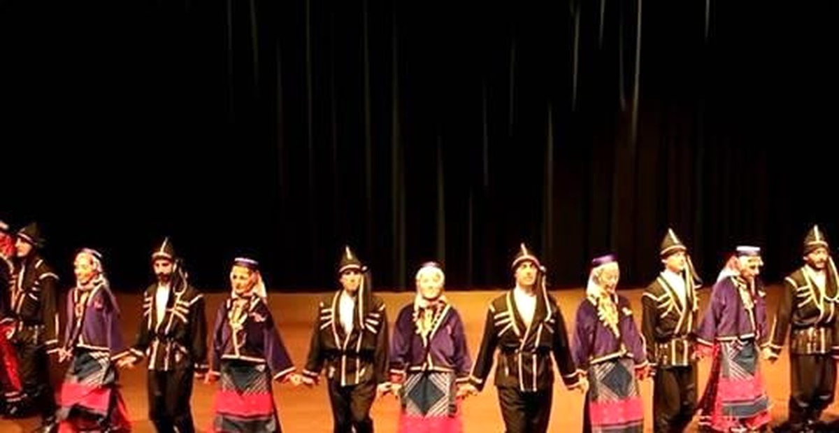 Halk Müziği Konseri Eşliğinde Halk Oyunları Gösterisi Folklor Kurumu Derneği