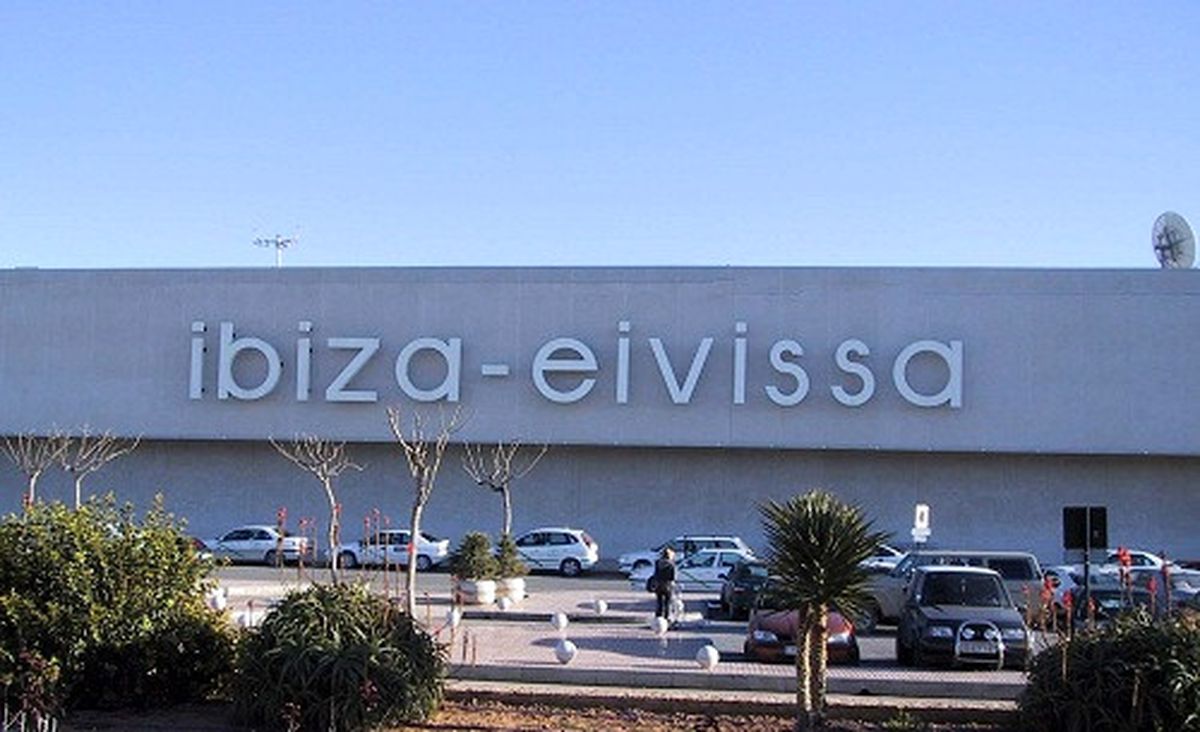 İbiza\'da Havaalanında Temizlik İşçileri Grevde