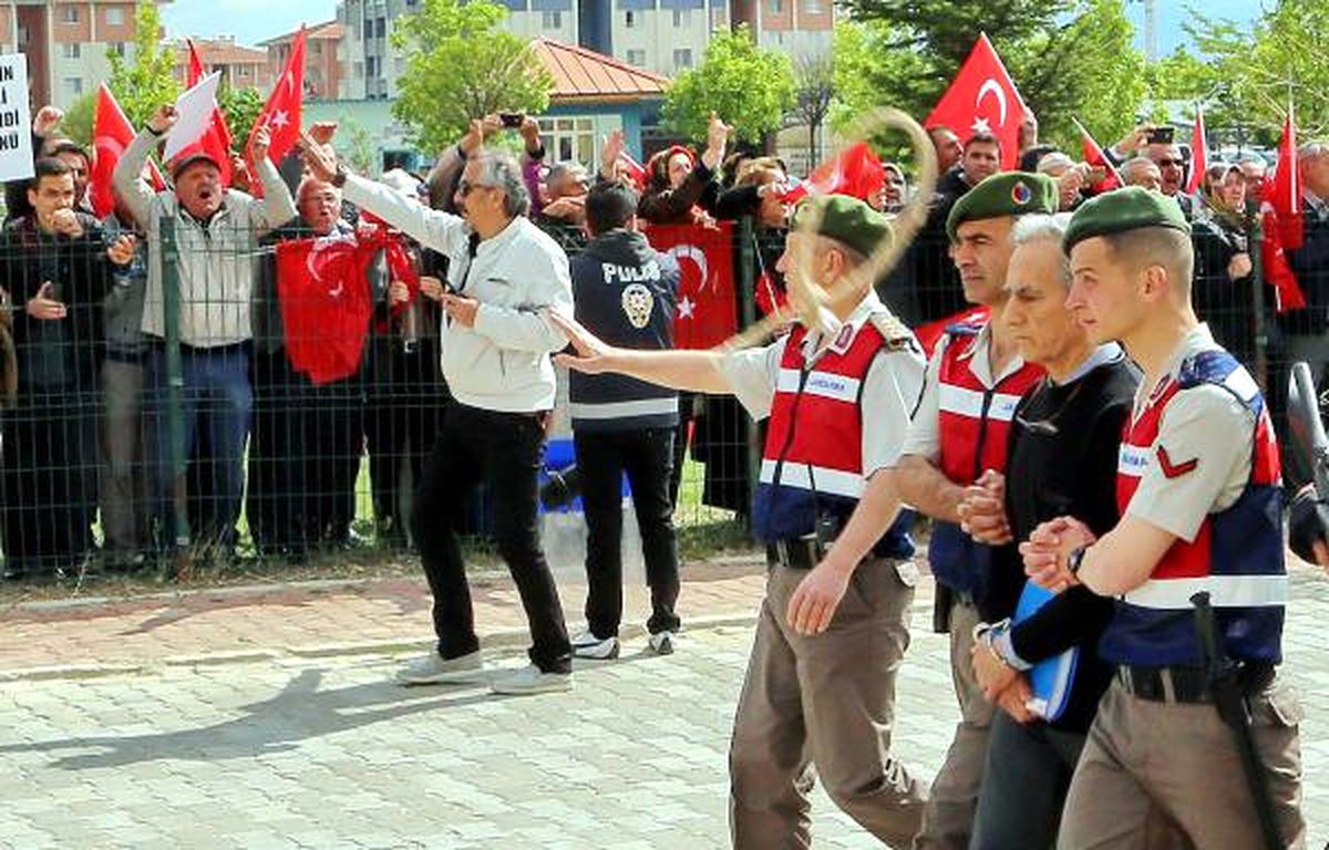 İdam İpinin, Akın Öztürk\'ün Boynuna Denk Geldiği O Fotoğraf