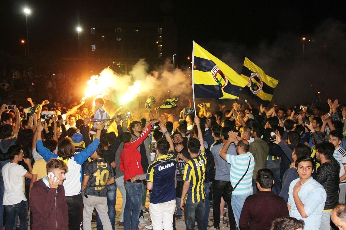 İskenderun\'da Avrupa Şampiyonu Fenerbahçe Coşkusu
