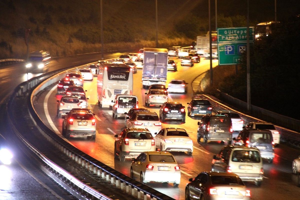 İstanbul\'a Geri Dönüş Trafiği Tem\'de Devam Ediyor