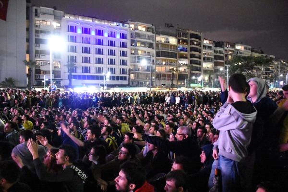 İzmir\'de Fenerbahçe\'nin Avrupa Şampiyonluğu Kutlandı