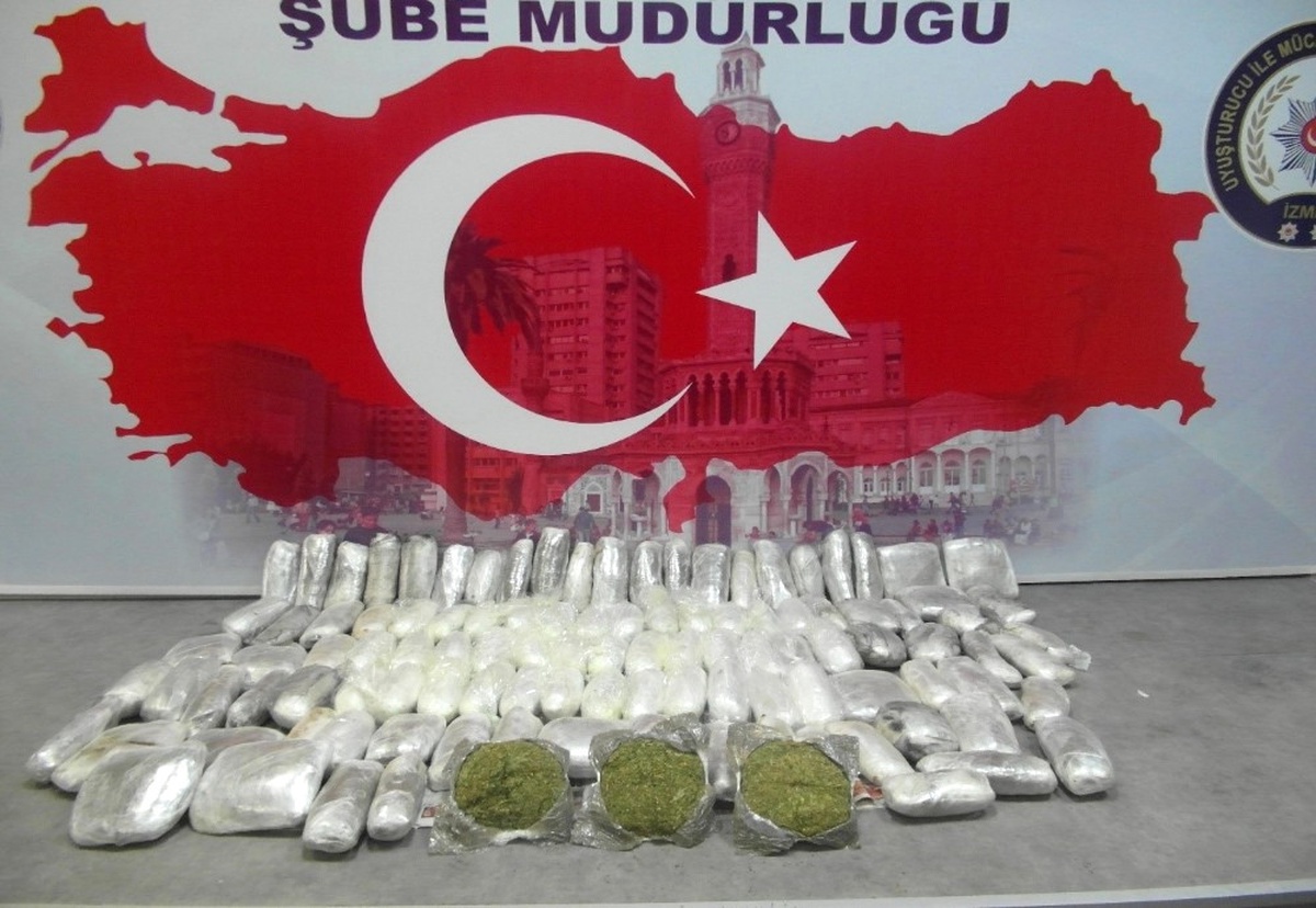 İzmir\'de Zehir Tacirlerine Büyük Darbe