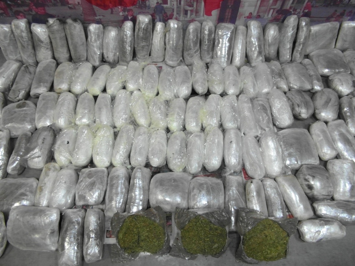 Izmir\'de Zehir Tacirlerine Büyük Darbe