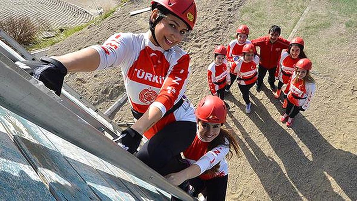 Kadın İtfaiyecilere Madalya Mücadelesinde "Gönüllü" Desteği