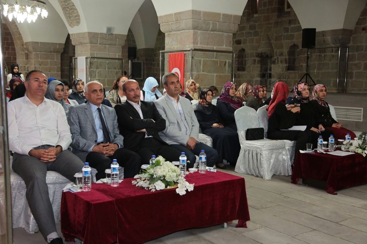 Kadın Yasal Hakları Eğitimi\' Konusunda Konferans Düzenlendi