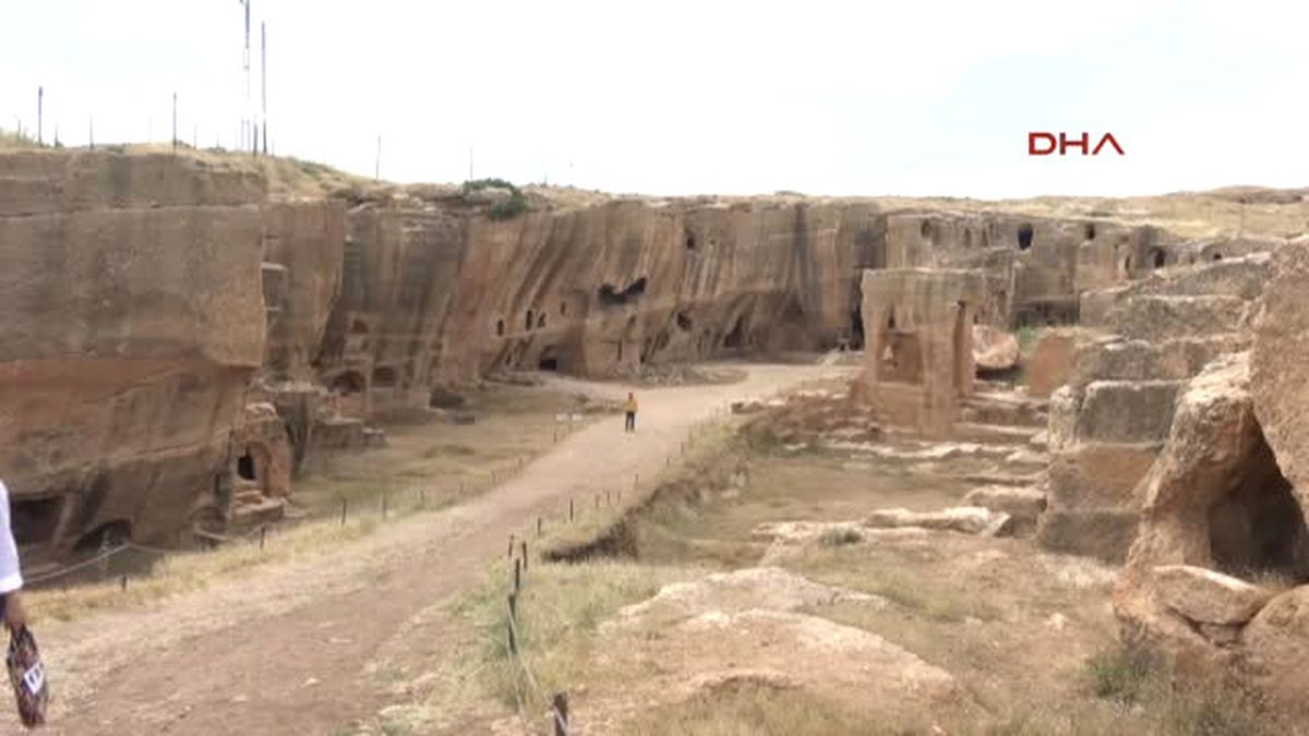 Mardin\'deki 1400 Yıllık Galeri Mezarlık İlk Defa Ziyaretçilere Açıldı
