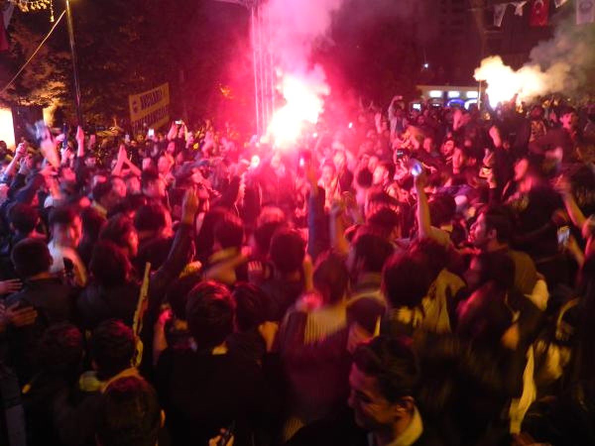 Meydanlarda Şampiyonluk Coşkusu