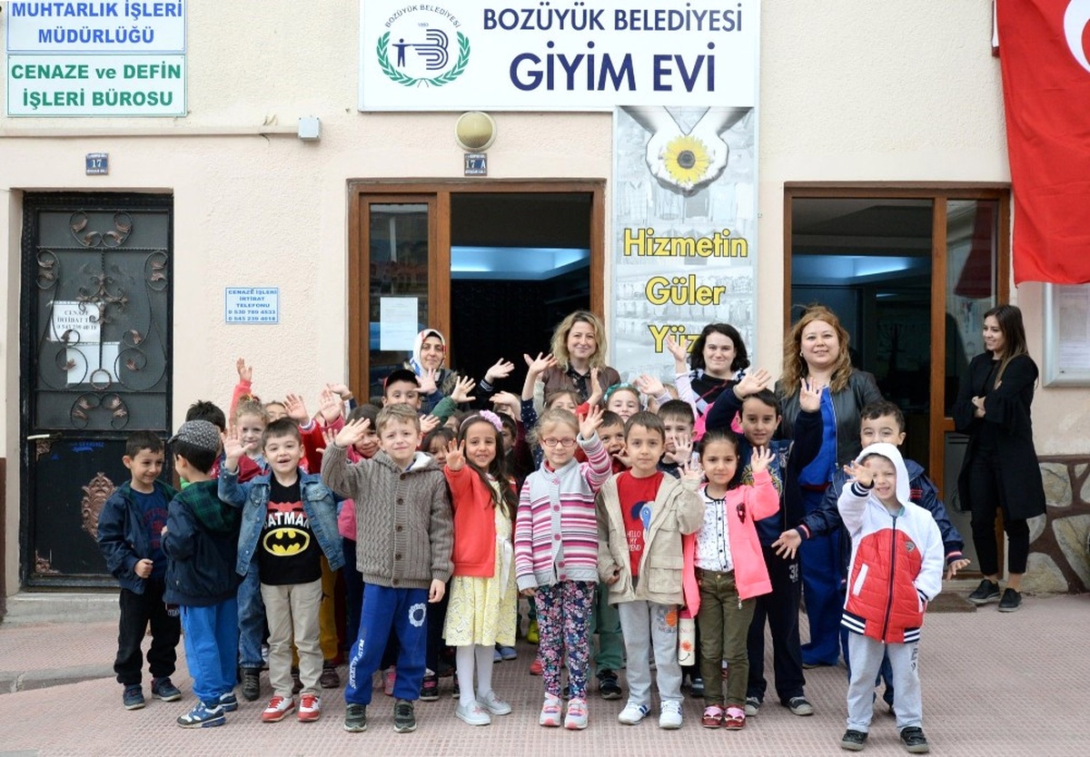 Miniklerden Bozüyük Belediyesi Giyim Evi\'ni Kıyafet Bağışı