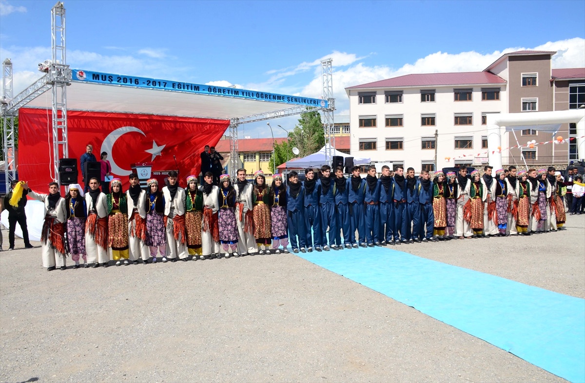 Muş\'ta "Öğrenme ve Bi·li·m Şenli·ği· Fuarı" Açıldı