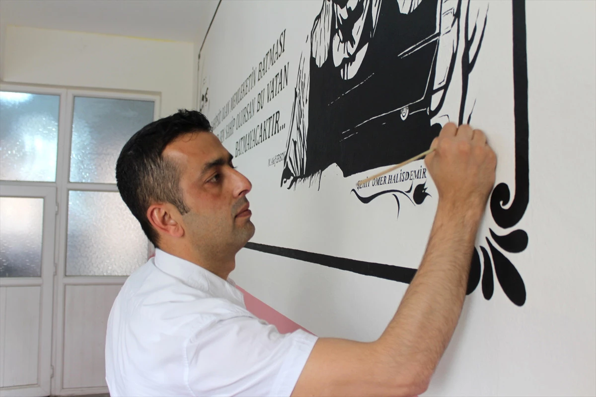 Okulun Duvarlarına Şehitlerin Portrelerini Yaptı