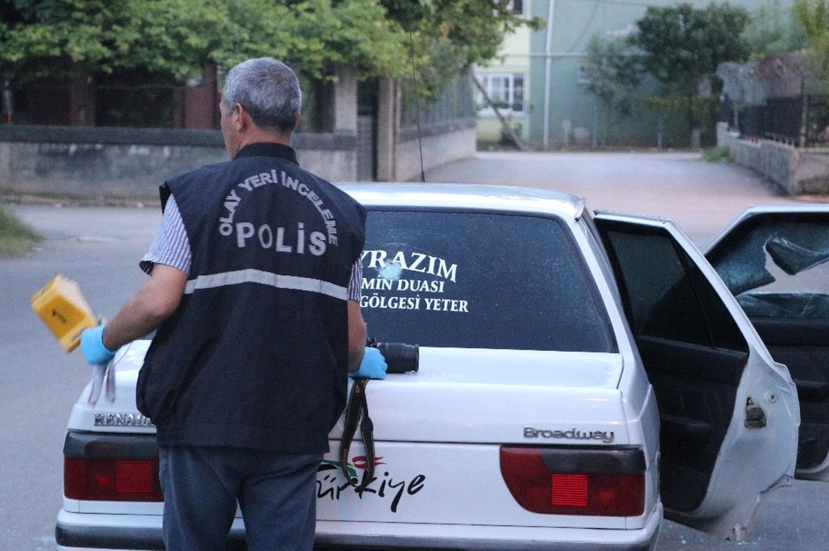 Önce Aracına Ateş Açtı, Sonra Araçtan İndirip Dövdü