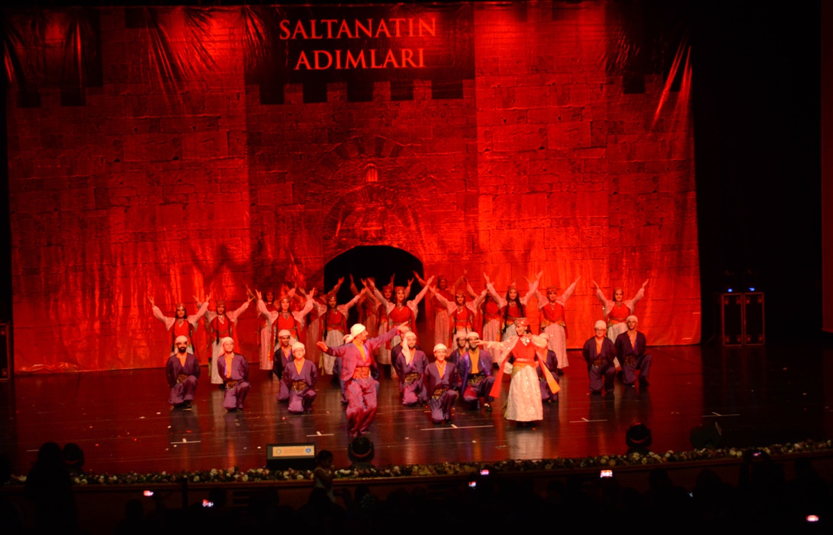 Osmangazi Halk Dansları Topluluğu Nefesleri Kesti