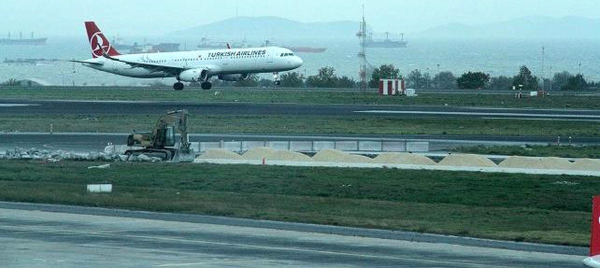 Piste Giren Köpek 5 Uçağı Pas Geçirtti