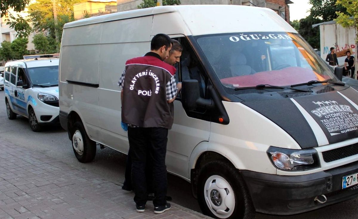 Polisin \'Dur\' İkazına Uymayan Araçtan Silah, Bıçak ve Balta Çıktı