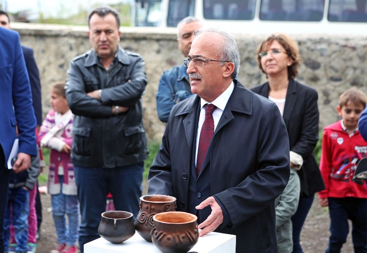 Rektör Çomaklı, Garaz\'da Karaz Seramik Sergisinin Açılışını Yaptı