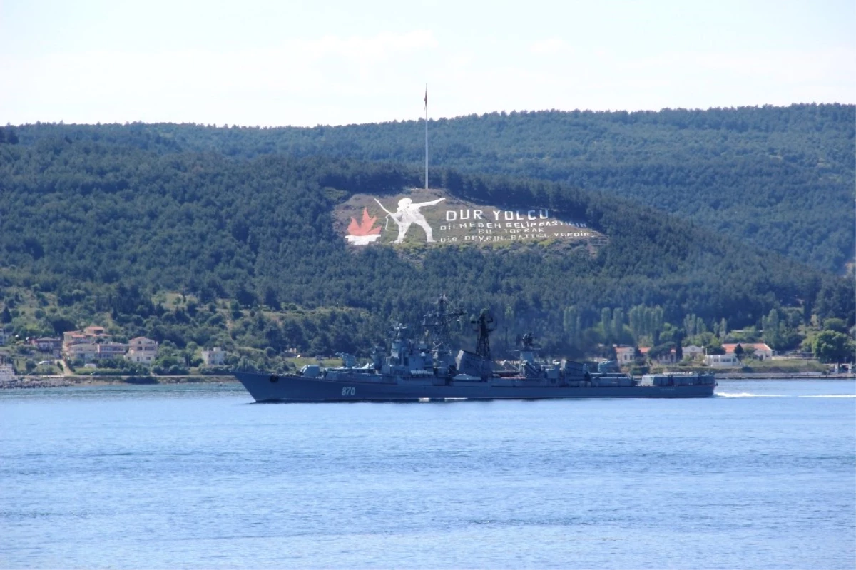 Rus Donanmasına Ait Gemi Çanakkale Boğazı\'ndan Geçti