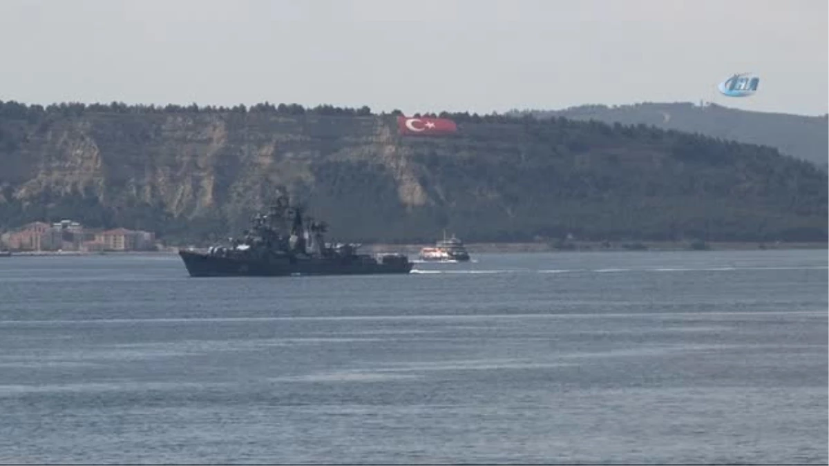 Rus Donanmasına Ait Gemi Çanakkale Boğazı\'ndan Geçti