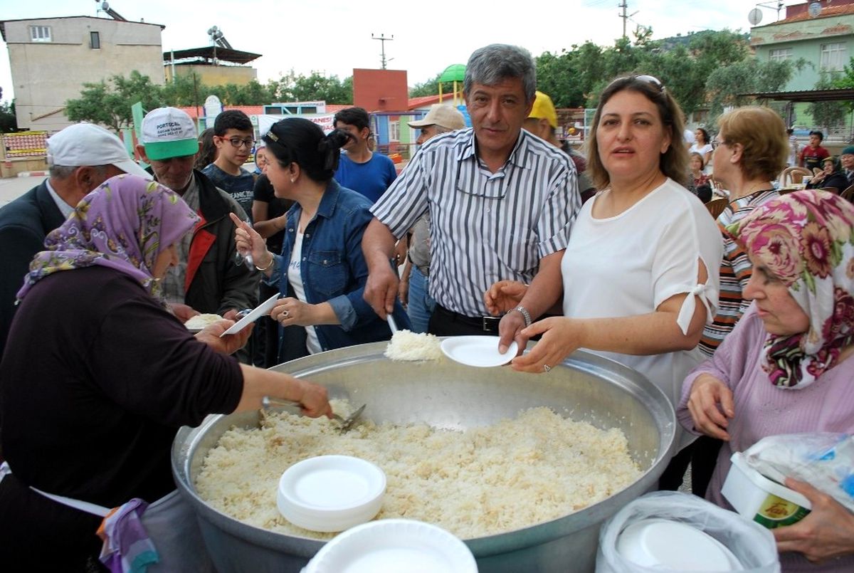 Salihli\'de Geleneksel Pilav Günü