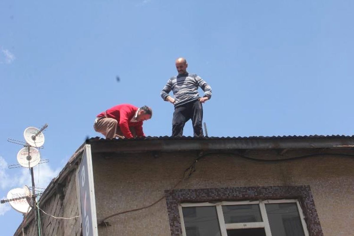 Tehlikeli Çatı Tamiratı