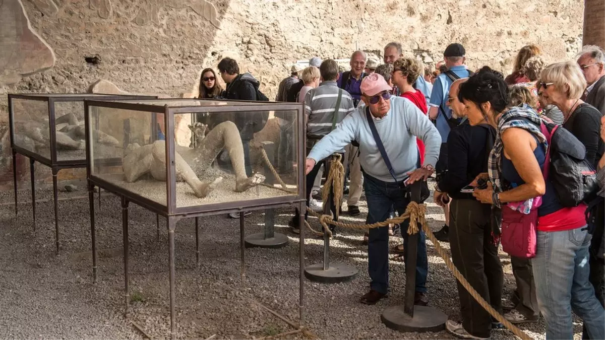 Turistler, Çaldıkları Kalıntıları \'Pompeii\'nin Laneti\' Korkusuyla Geri Yolluyor