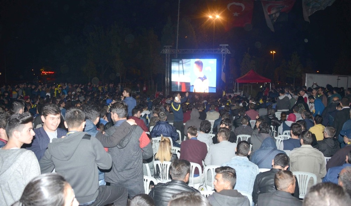 Tuzla, Fenerbahçe\'nin Şampiyonluğunu Kutladı