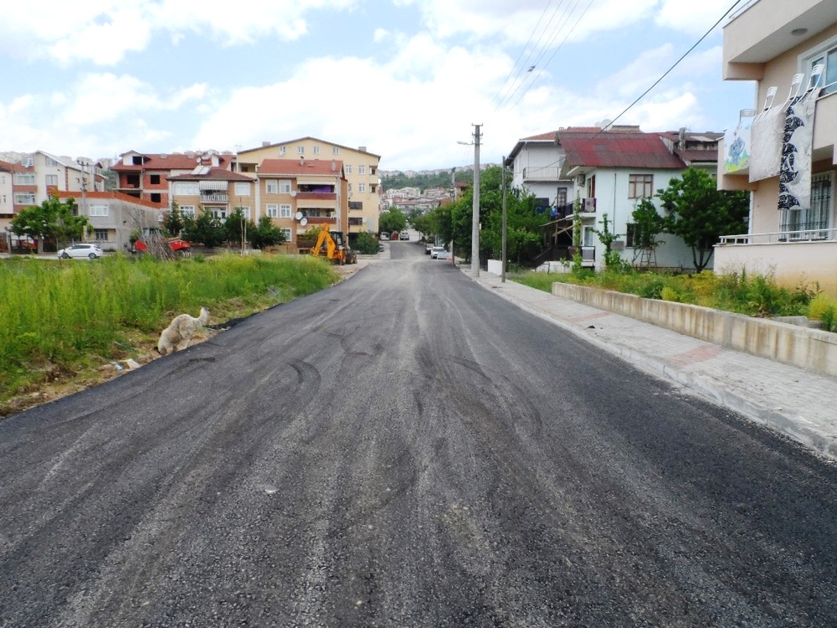 Yeşilova Mahallesi\'ne 300 Tonluk Asfalt Çalışması