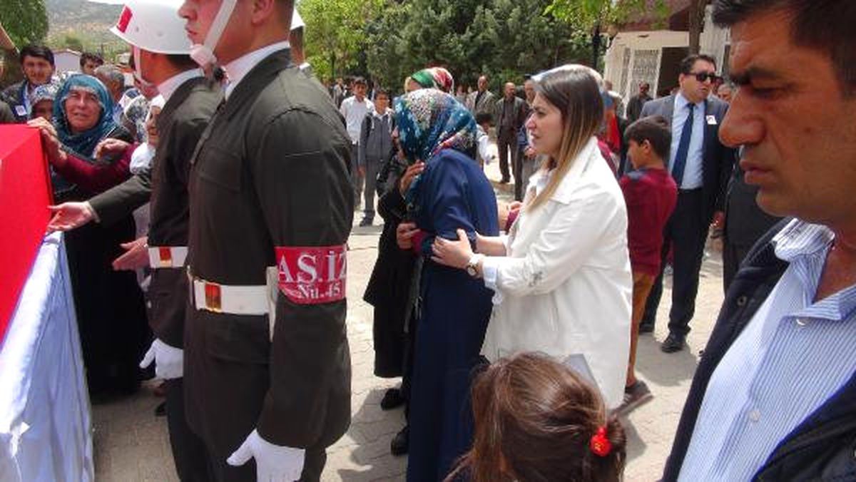 Yıldırım Düşmesiyle Şehit Olan Asker Toprağa Verildi