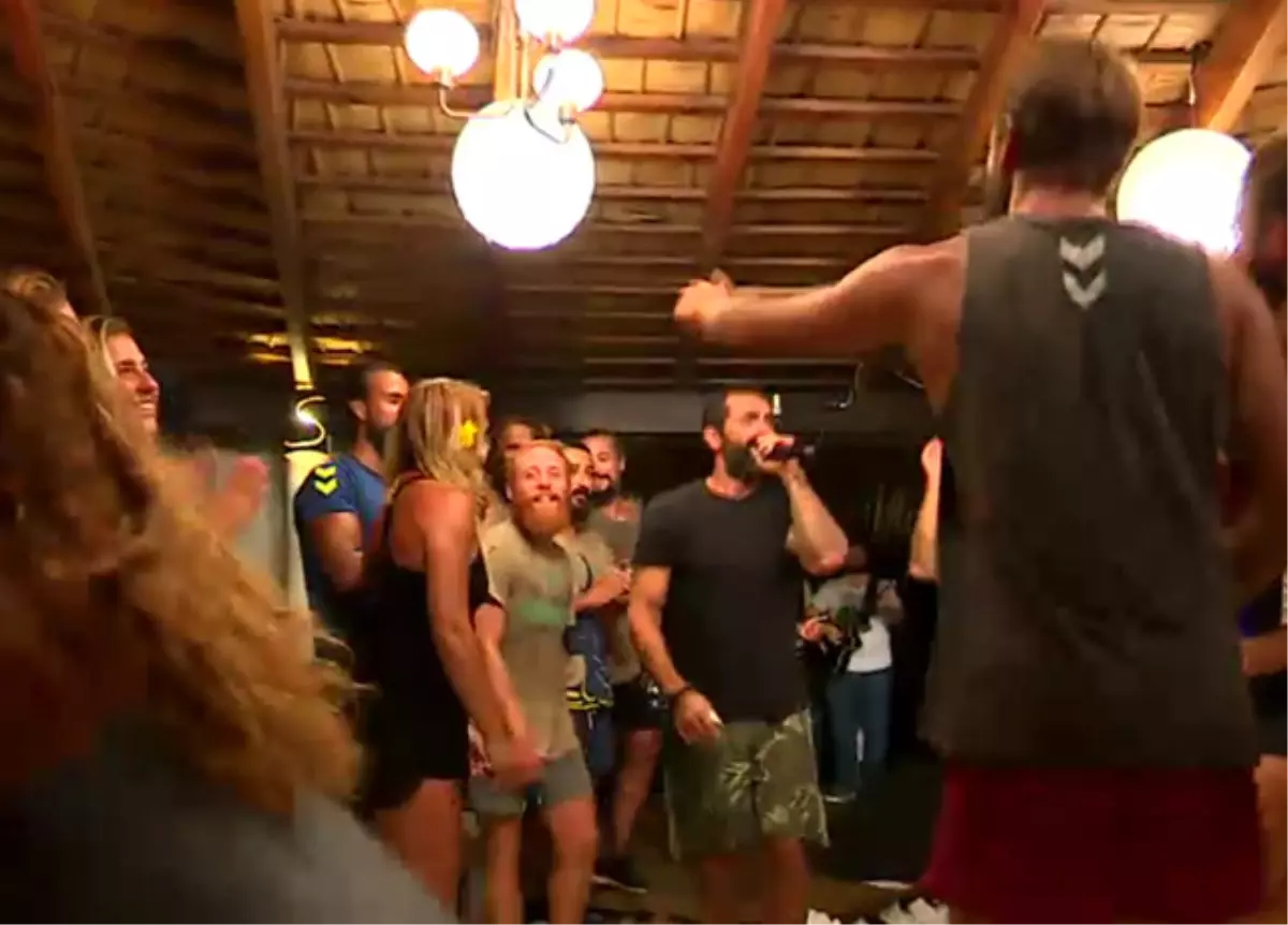 Yunan Yarışmacı Rap Şarkısı ile Herkesi Coşturdu...