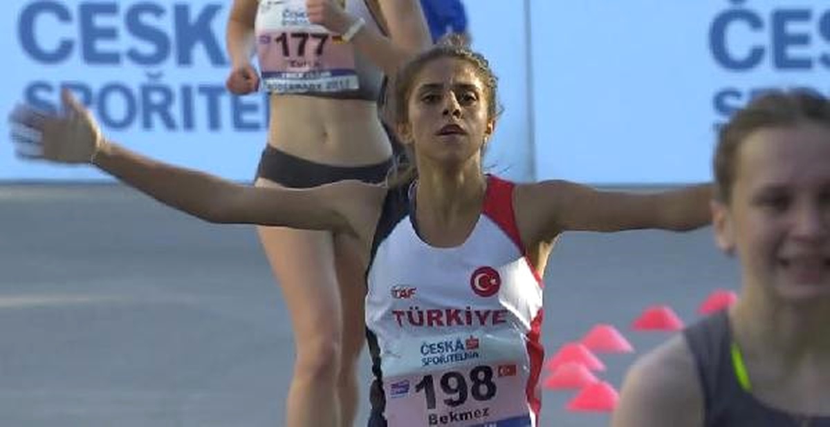 Yürüyüşte Tarihi Madalya 17 Yaşındaki Bekmez\'den Geldi