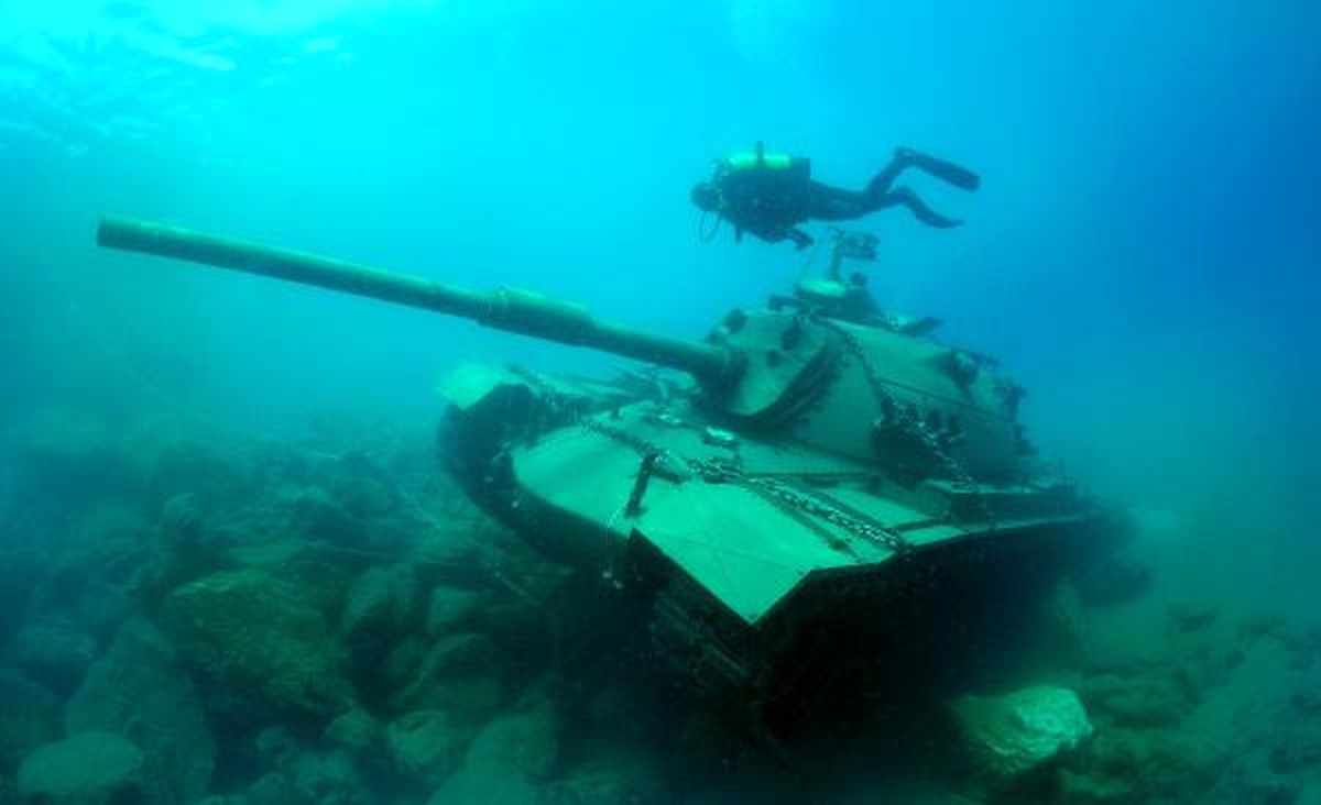 45 Tonluk Tank Güvercin Adası\'na Taşınarak Yeniden Batırıldı