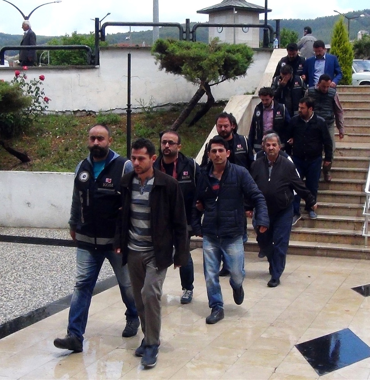 7 Fetö Şüphelisinden 3\'ü Tutuklandı