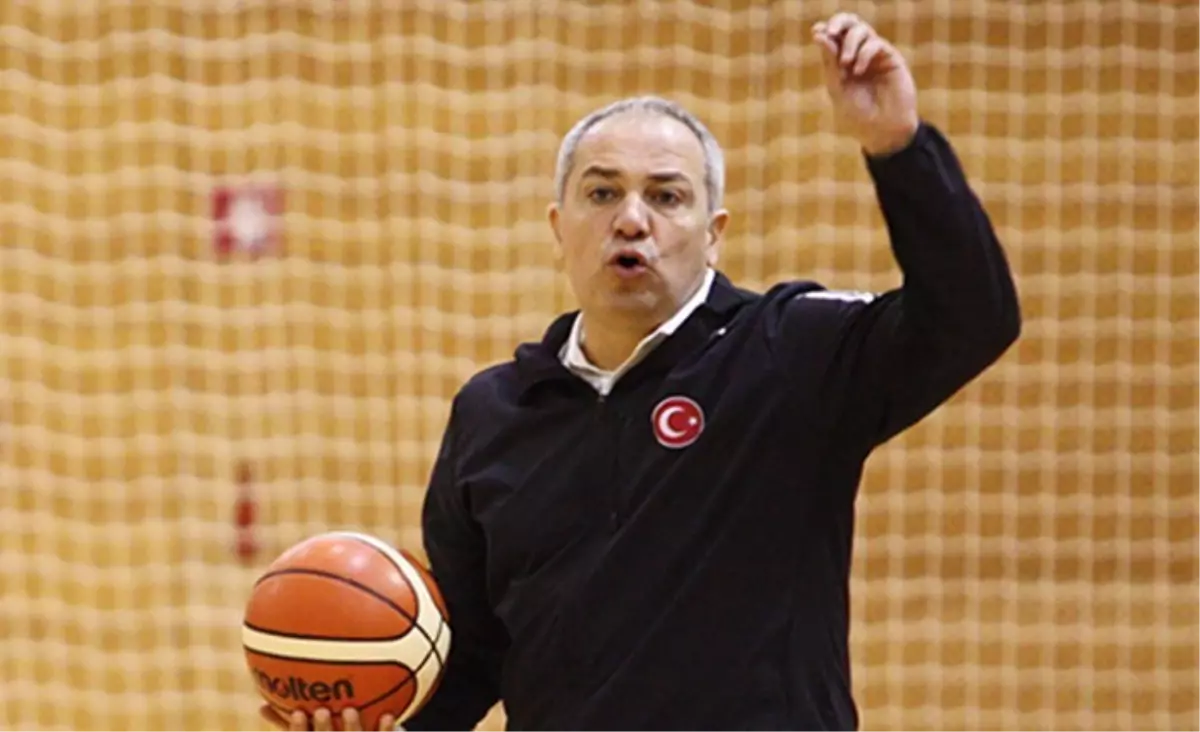 A Milli Kadın Takımı Başantrenörü Ekrem Memnun Açıklaması