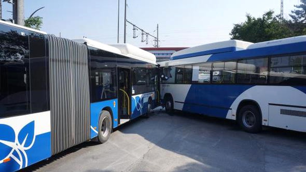 Adana\'da İki Belediye Otobüsü Çarpıştı