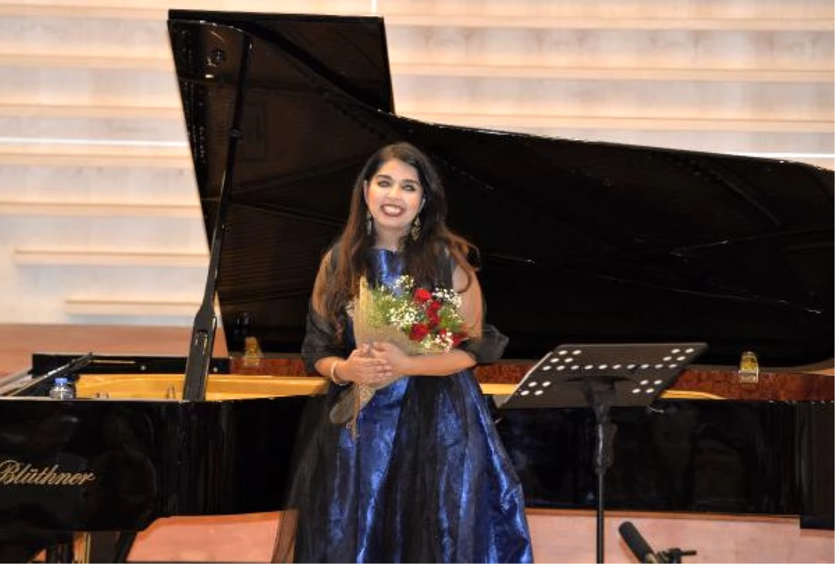 Avustralya\'da Yaşayan Türk Opera Sanatçısından Savaş Karşıtı Şarkılar