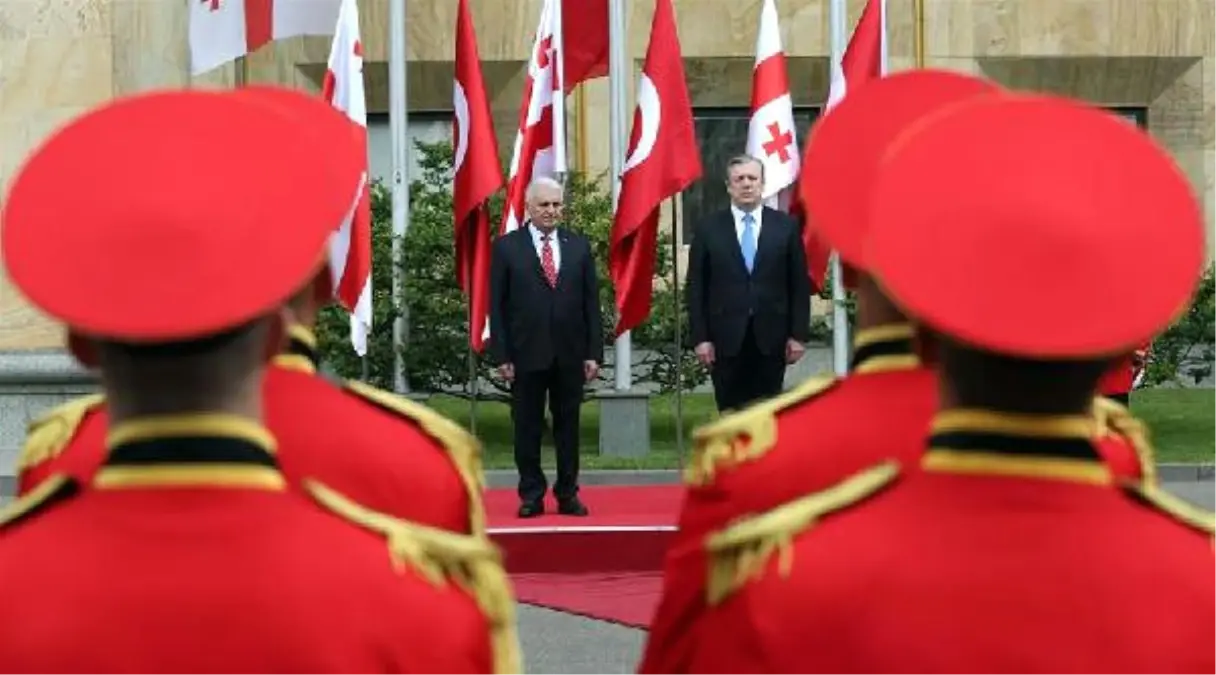 Başbakan Yıldırım Gürcistan\'da Mevkidaşı Kvirikaşvili ile Görüştü