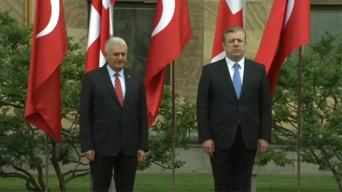 Başbakan Yıldırım Gürcistan\'da Resmi Törenle Karşılandı