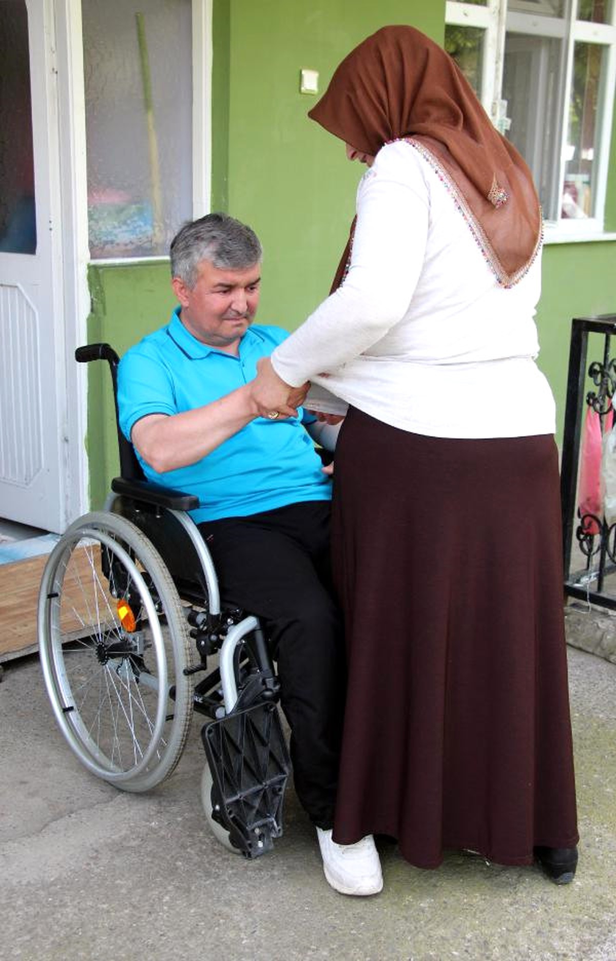 \'Beyin Anevrizması\' Felç Etti, Fizik Tedaviyle Ayağa Kalktı