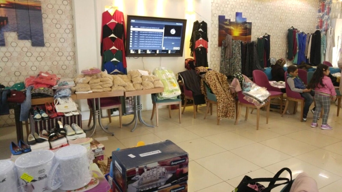 Bolvadin\'de "Hayır Çarşısı" Açıldı