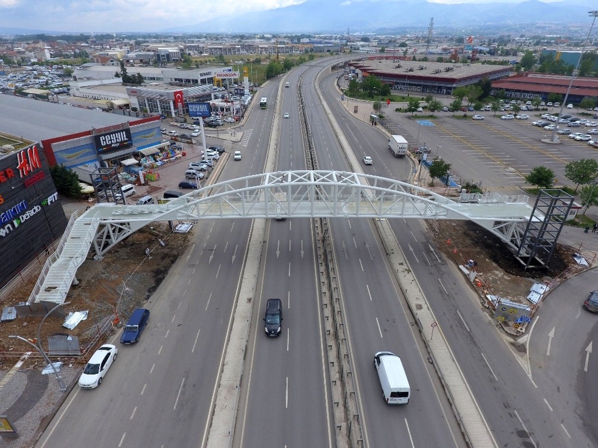 Büyükşehir\'den, Bir Gecede Yaya Köprüsü