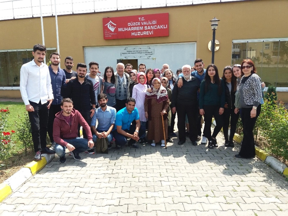 Çağrı Merkezi Hizmetleri Bölümü Öğrencileri Yaşlıları Ziyaret Etti