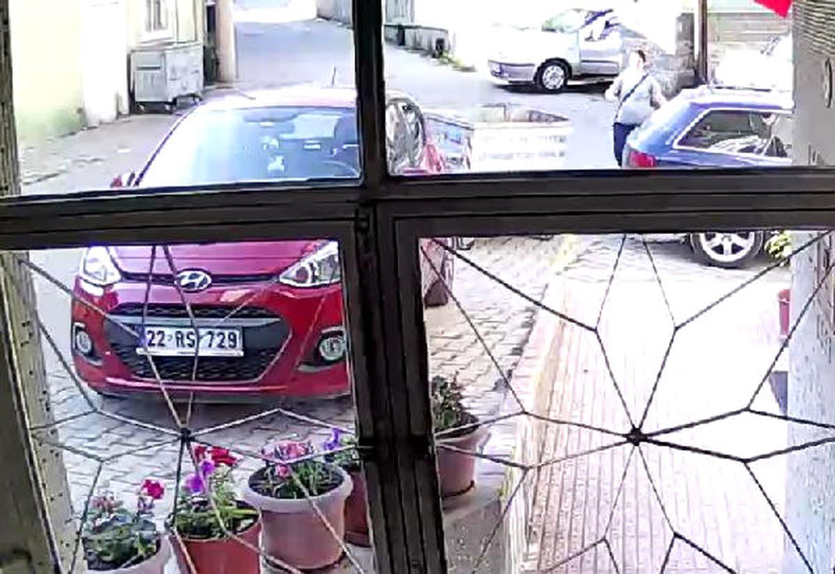 Çöp Konteyneri Arabaya Çarparak Durdu